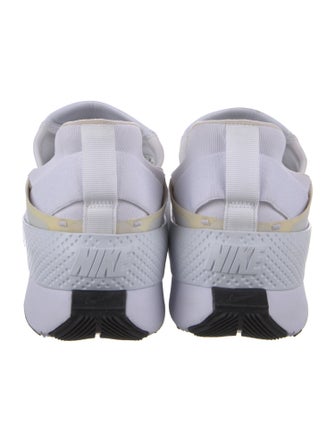Nike Mesh Mesh Accents Athletic Sneakers