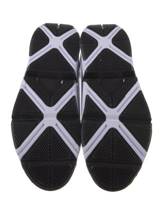 Nike Mesh Mesh Accents Athletic Sneakers