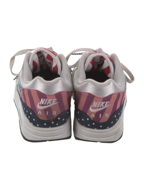 Nike Mesh Printed Athletic Sneakers