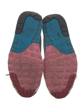 Nike Mesh Printed Athletic Sneakers