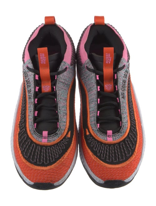 Nike Colorblock Pattern Embroidered Accent Athletic Sneakers