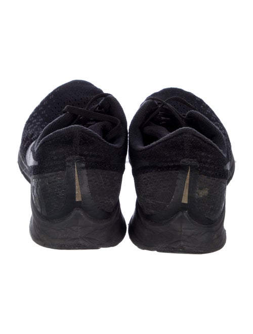 Nike Mesh Mesh Accents Athletic Sneakers