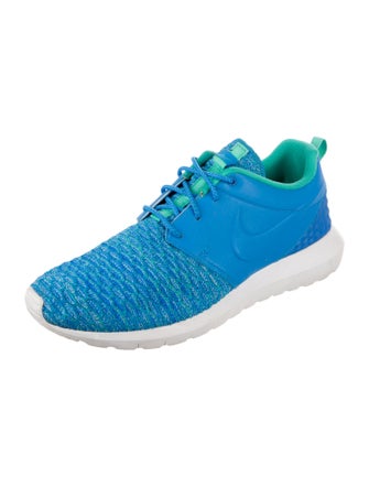 Nike Mesh Mesh Accents Athletic Sneakers