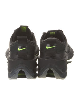 Nike Mesh Mesh Accents Sneakers