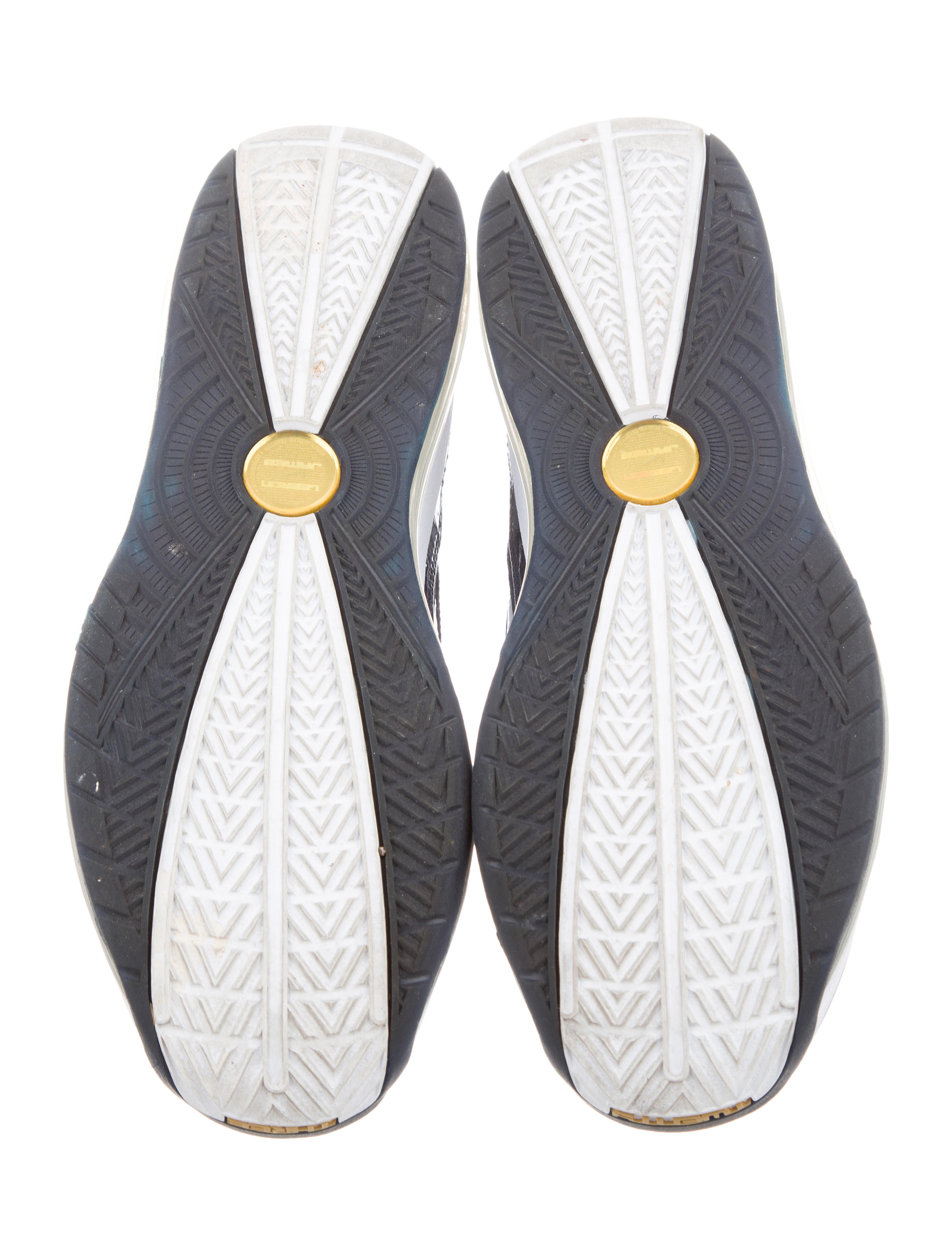 Nike LeBron 7 'University of Akron' Sneakers