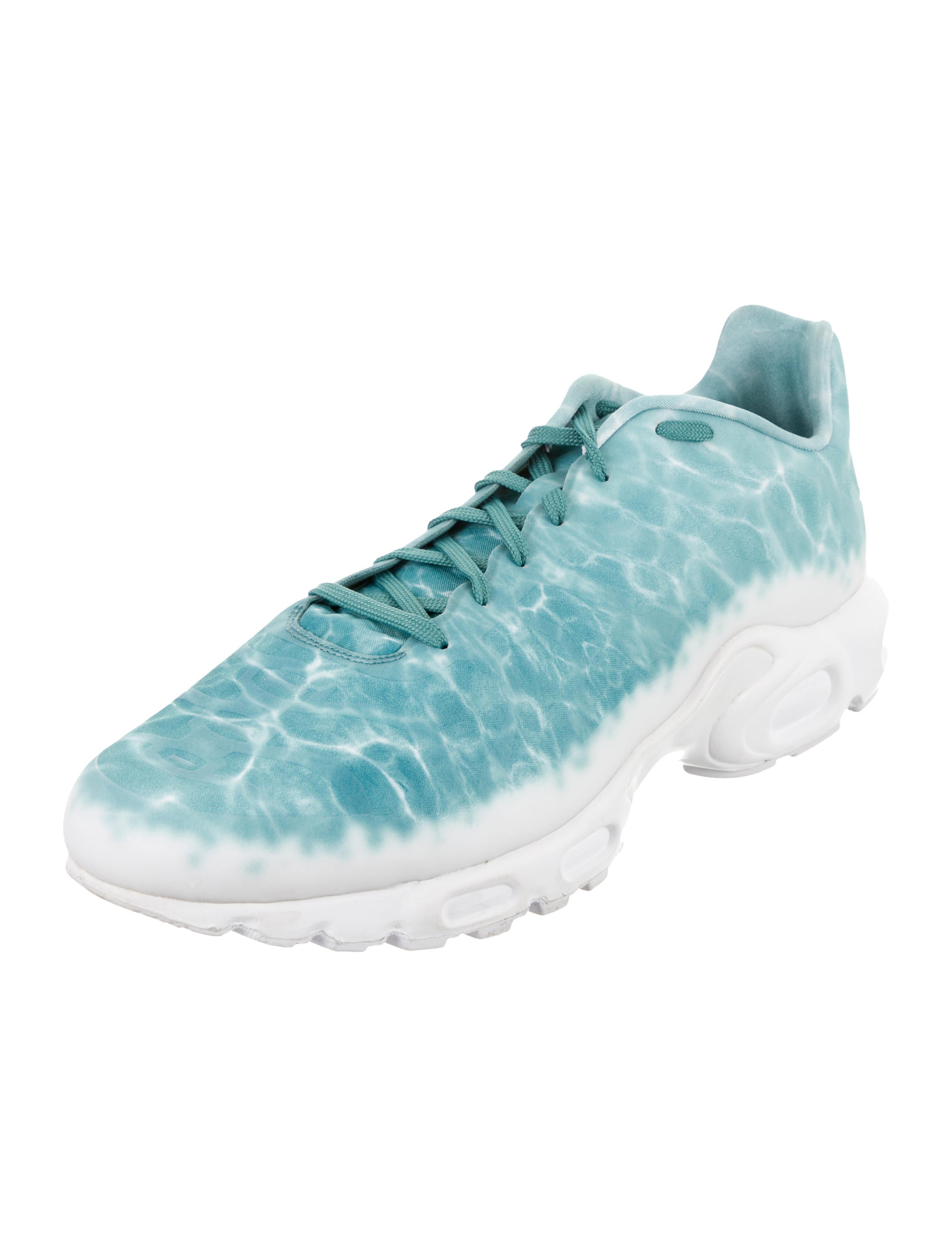 air max plus water pool