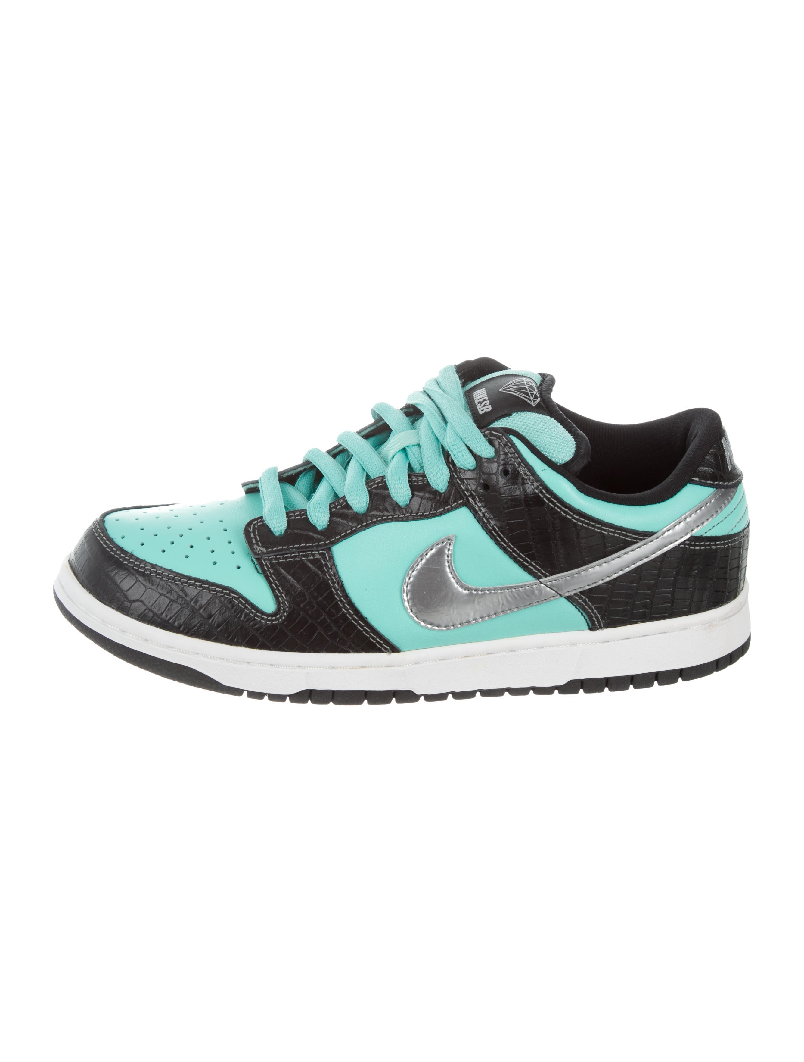 Nike Dunk SB Low x Diamond Supply Co. "Tiffany" Sneakers