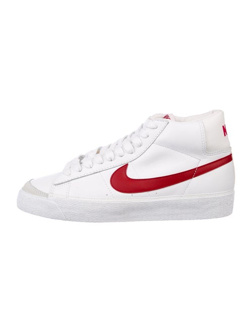 Nike 2002 Nike Blazer Mid Sneakers white