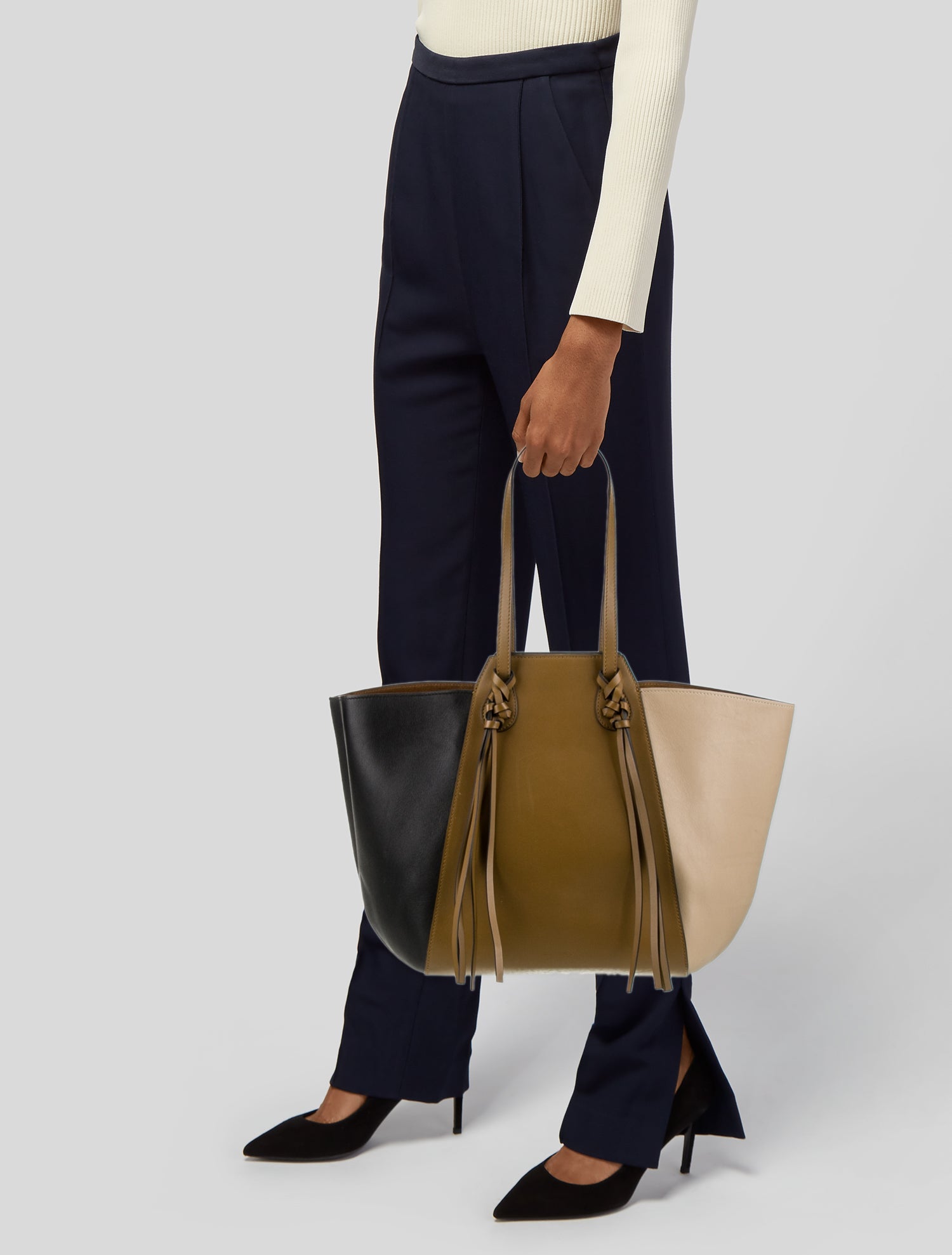 アニヤハインドマーチ Smily Featheight Ebury Anya Hindmarch Ebury Maxi Featherweight Smiley Tote - Grey