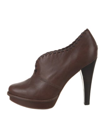 UGG Leather Whipstitch Trim Pumps