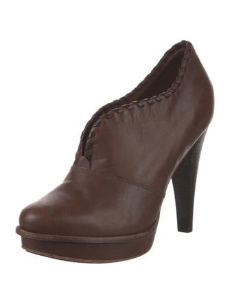 UGG Leather Whipstitch Trim Pumps