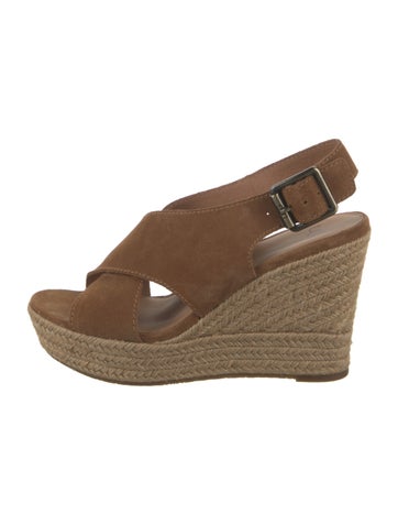 Pre-owned Ugg Suede Bow Accents Pumps In Brown