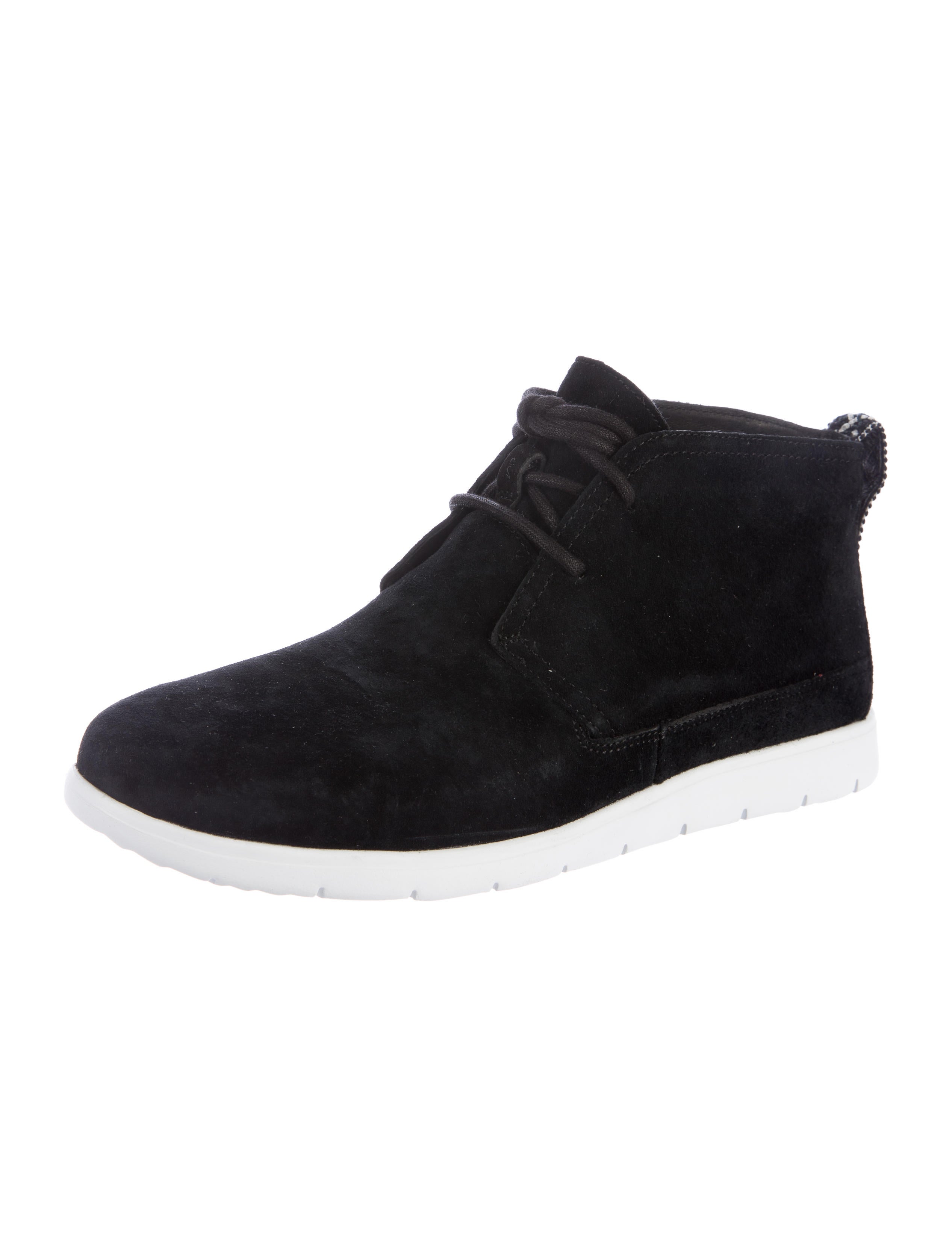 suede chukka sneaker