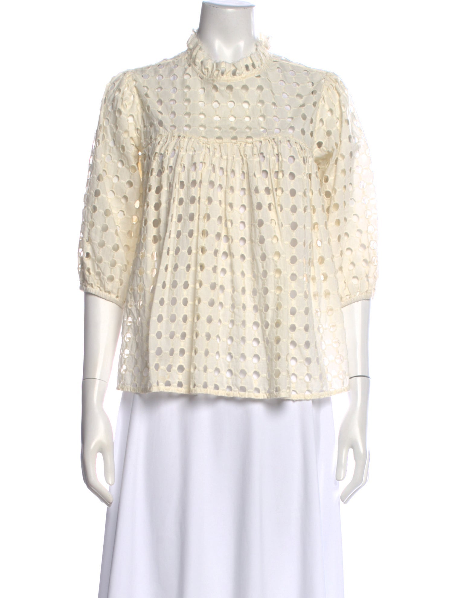 V de Vinster Lace Pattern Three-Quarter Sleeve Blouse