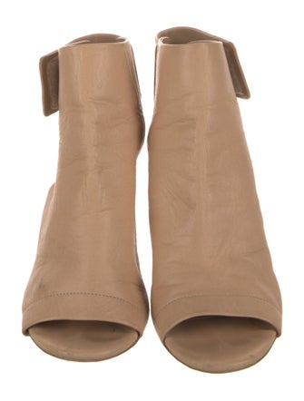 Vince Leather Sandals