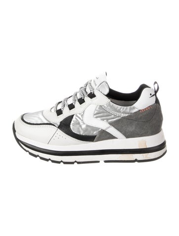 Pre-owned Voile Blanche Suede Sneakers In Silver