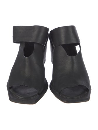 Wal & Pai Leather Slides