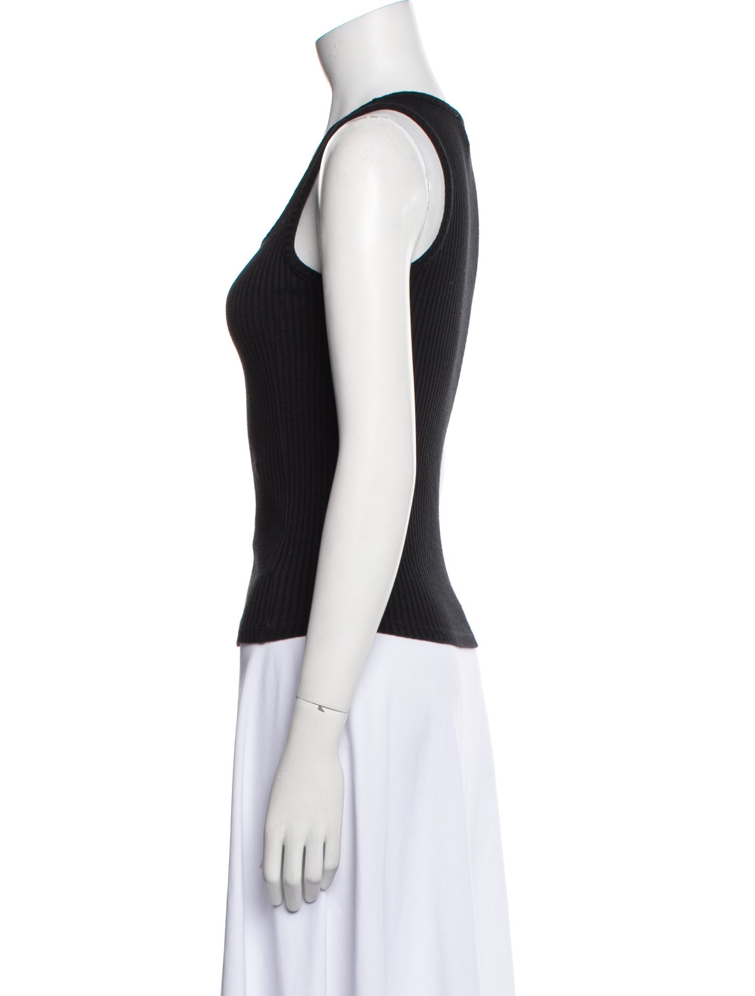 Caes Scoop Neck Sleeveless Top