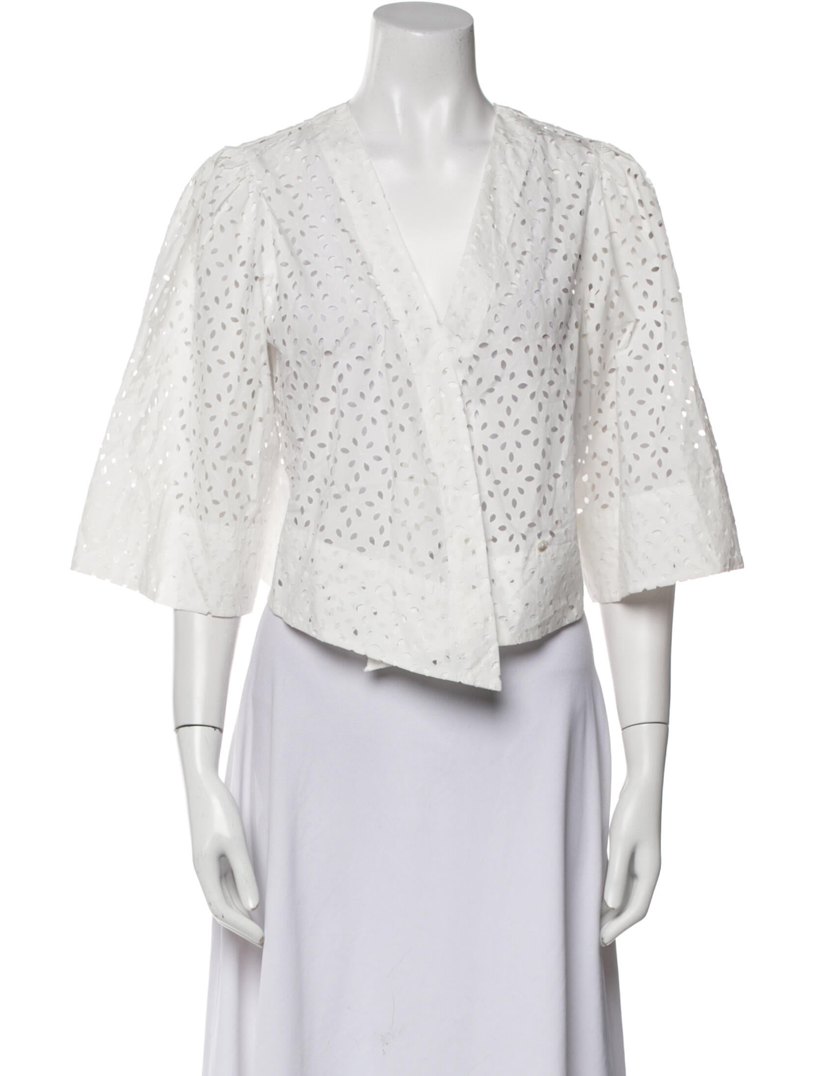 Wear Cissa V-Neck Three-Quarter Sleeve Crop Top