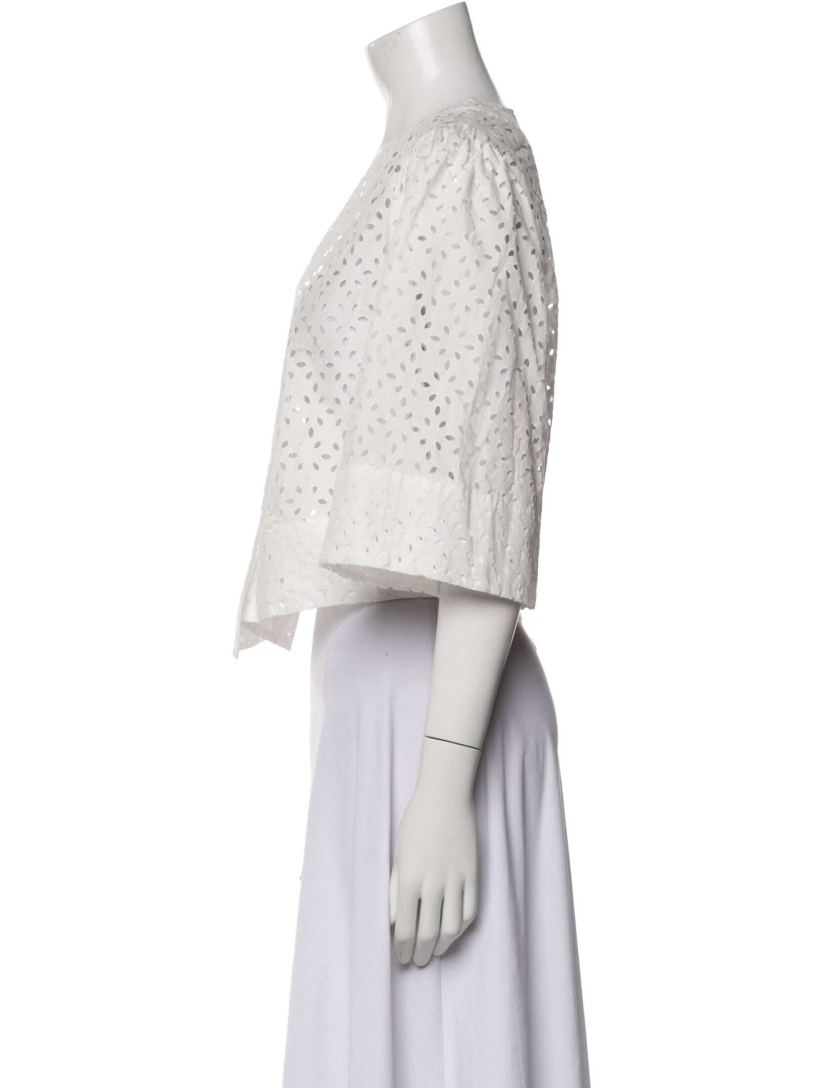 Wear Cissa V-Neck Three-Quarter Sleeve Crop Top