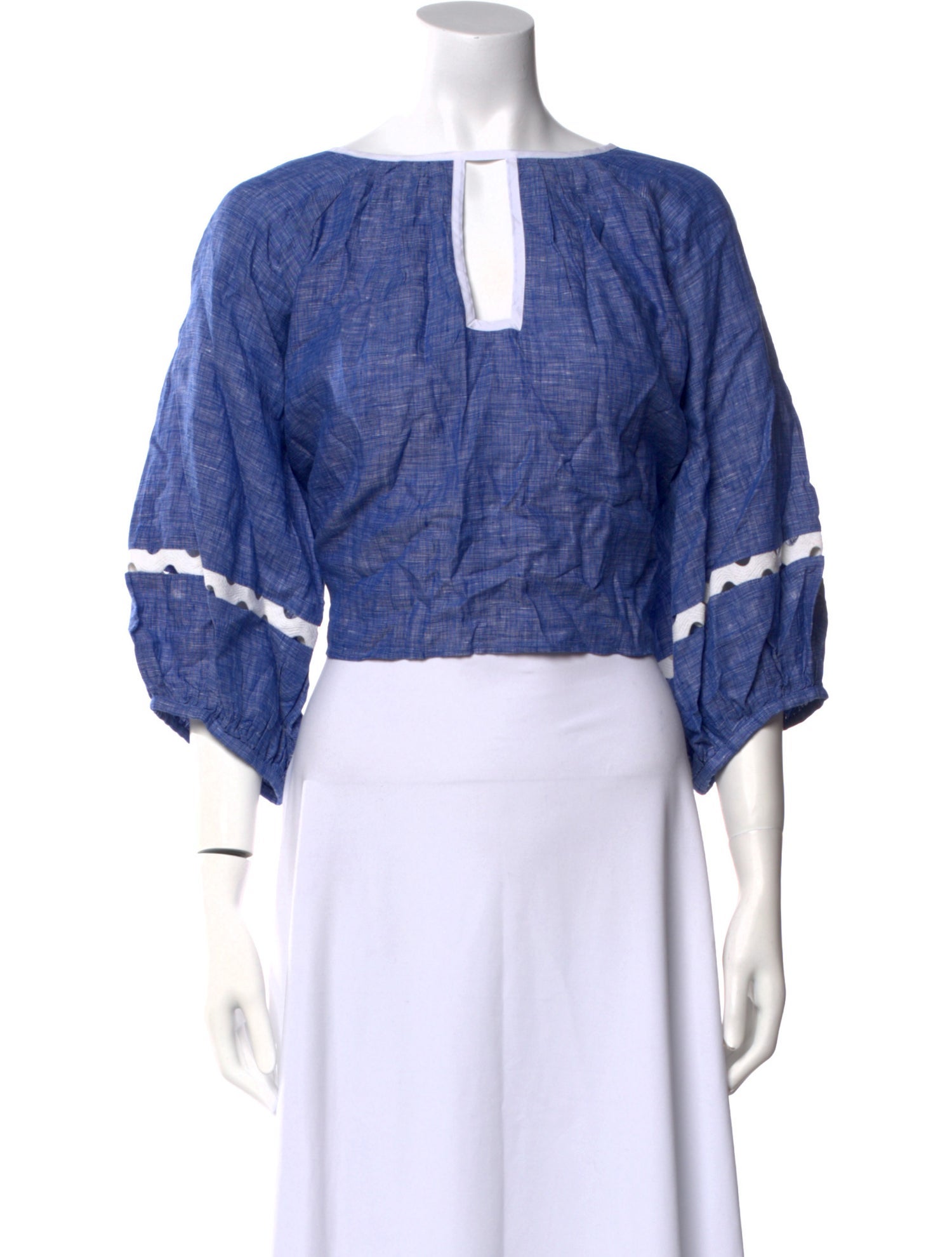 Wiggy Kit Linen V-Neck Crop Top