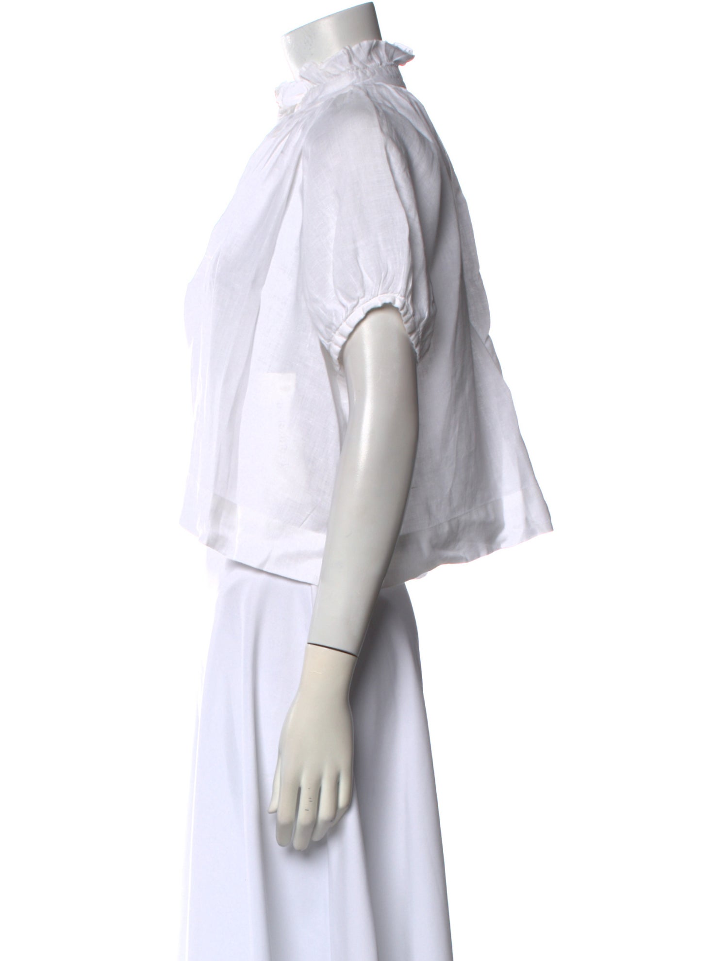 Wiggy Kit Linen V-Neck Crop Top