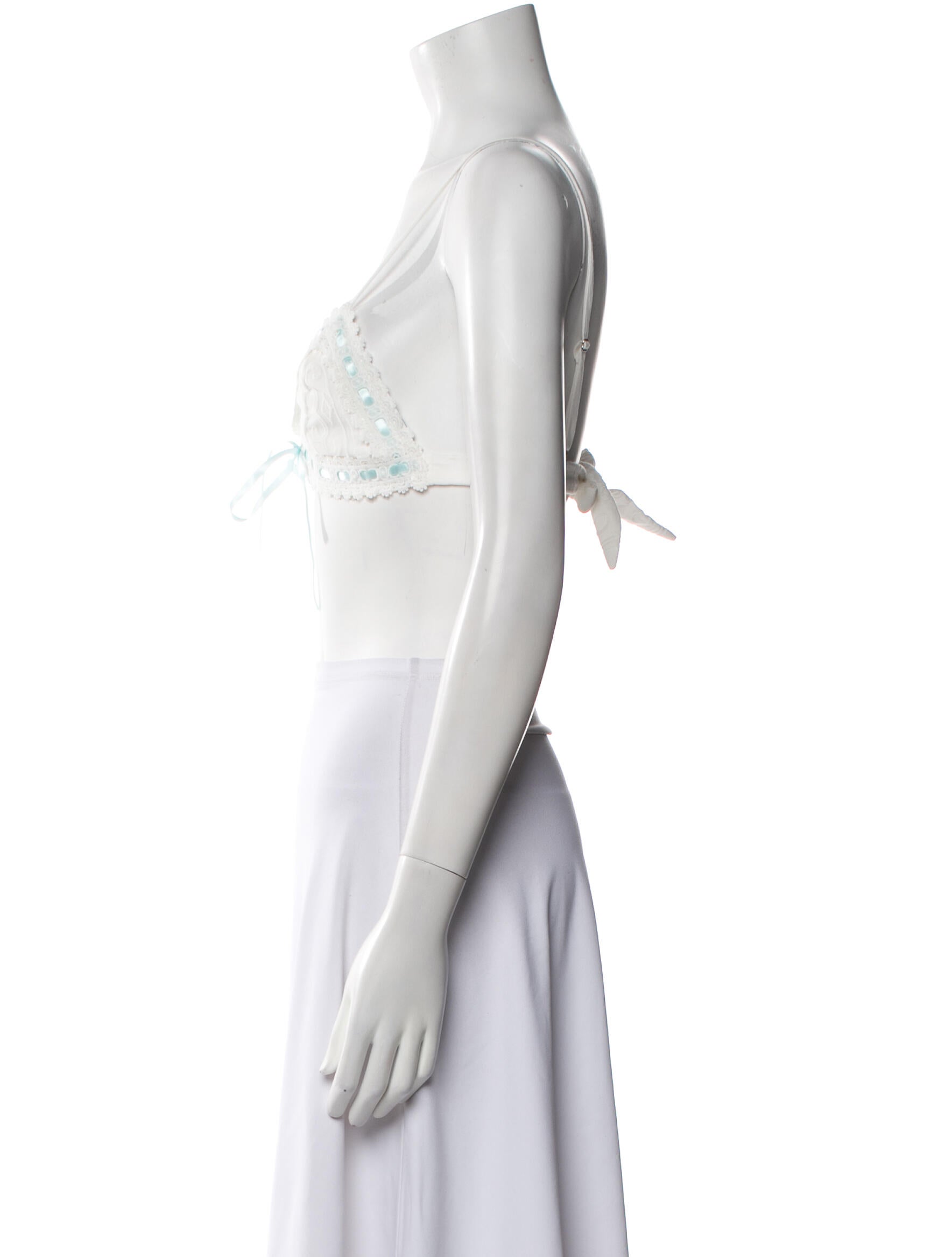 WaiMari V-Neck Sleeveless Crop Top