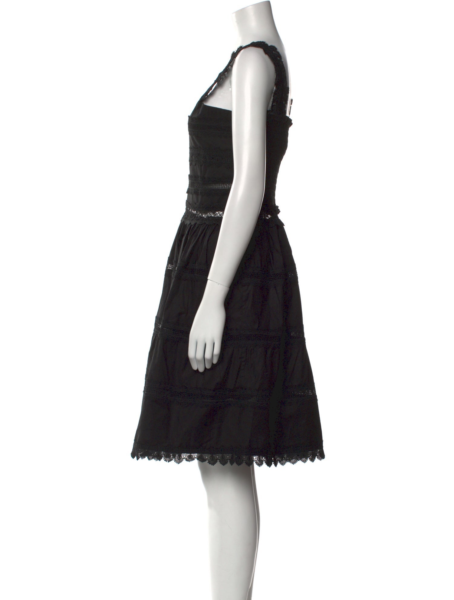 WaiMari Lace Pattern Knee-Length Dress