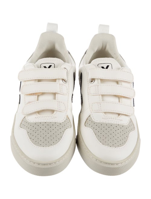 Veja Low Top Sneakers