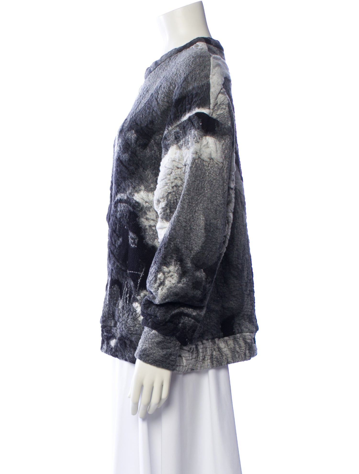 Anntian Printed Crew Neck Sweater