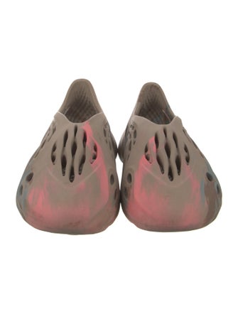 adidas Yeezy Foam RNNR MX Sand Grey Athletic Sneakers