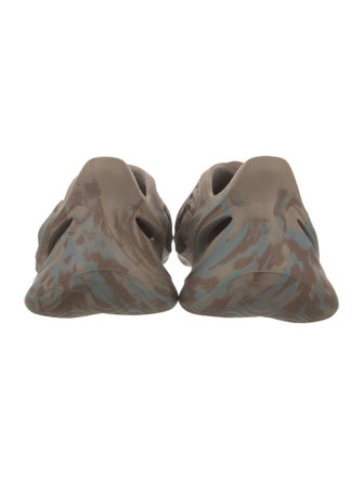 adidas Yeezy Foam RNNR MX Sand Grey Athletic Sneakers