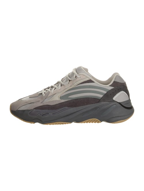 Yeezy x adidas Yeezy Boost 700 V2 Sneakers Grey