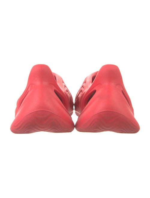 adidas Yeezy Foam RNNR 'Vermillion' Rubber Sandals