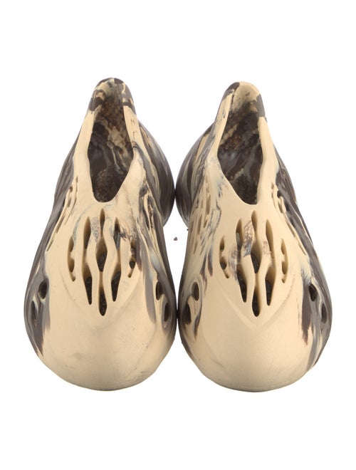 adidas Yeezy 2021 Foam RNNR 'MX Cream Clay' Sandals