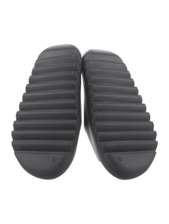 adidas Yeezy Rubber Slides