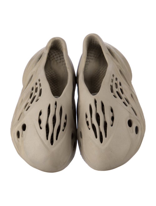 adidas Yeezy Foam RNNR 'Stone Sage' Athletic Sneakers