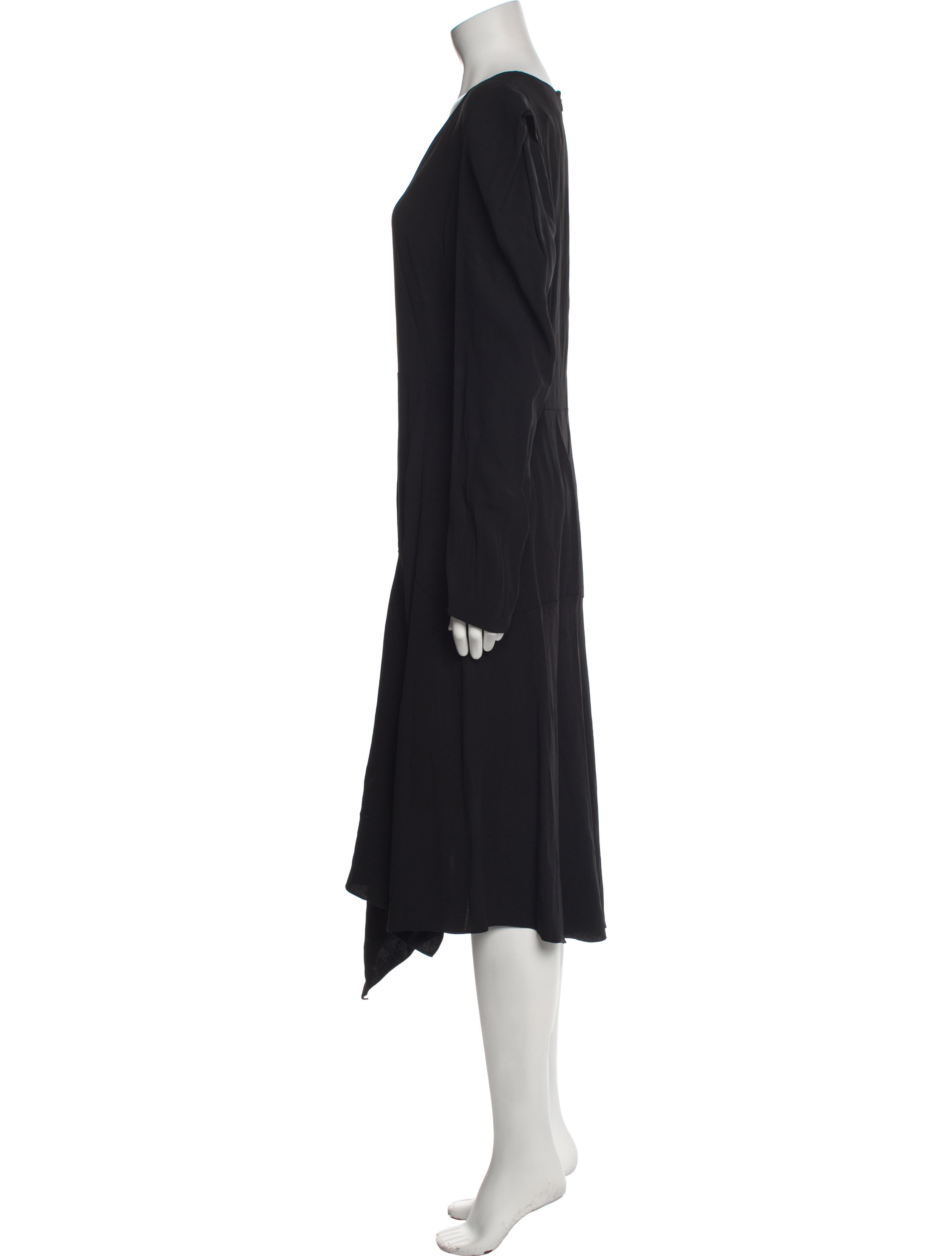 Yeon V-Neck Knee-Length Dress