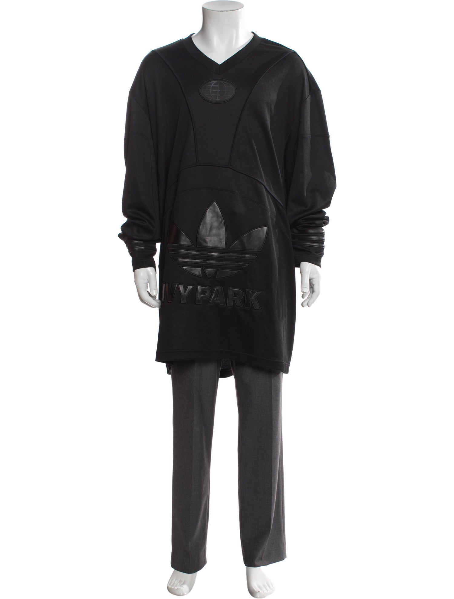 IVY PARK Graphic Print V-Neck Pullover