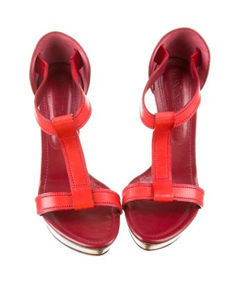 Yves Saint Laurent Sandals