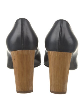 Yves Saint Laurent Leather Pumps