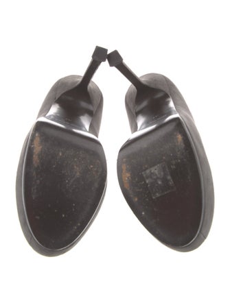 Yves Saint Laurent Suede Pumps