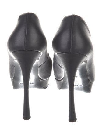 Yves Saint Laurent Rive Gauche Leather Pumps