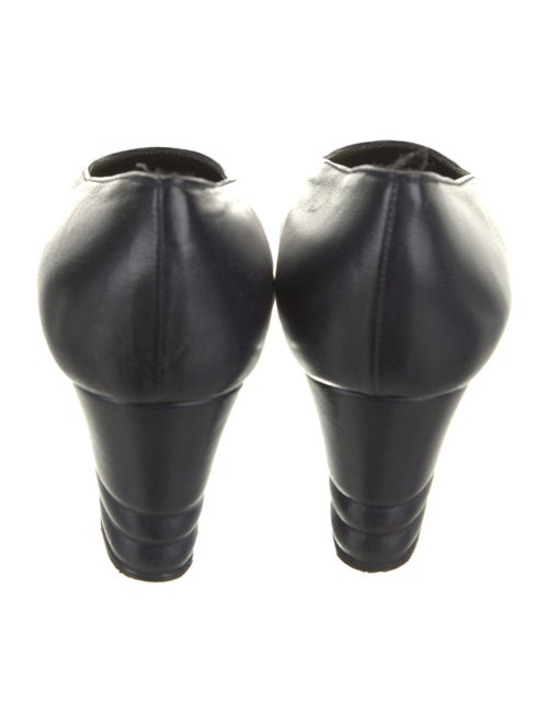 Yves Saint Laurent Leather Pumps