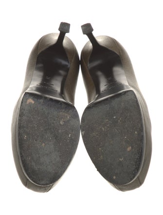 Yves Saint Laurent Leather Pumps