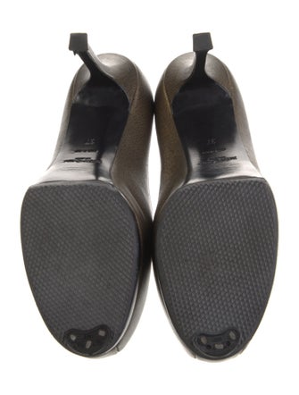 Yves Saint Laurent Rive Gauche Leather Pumps