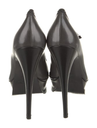 Yves Saint Laurent Leather Pumps
