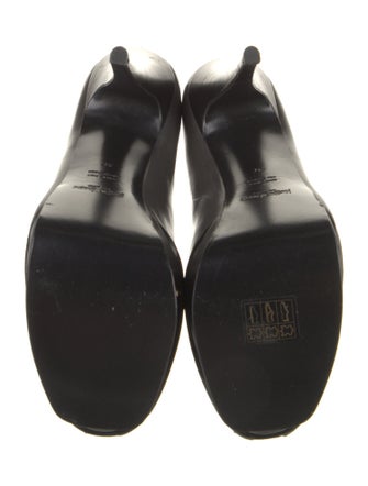 Yves Saint Laurent Leather Pumps