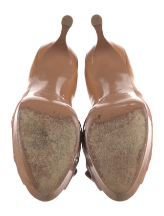 Yves Saint Laurent Patent Leather Bow Accents Pumps