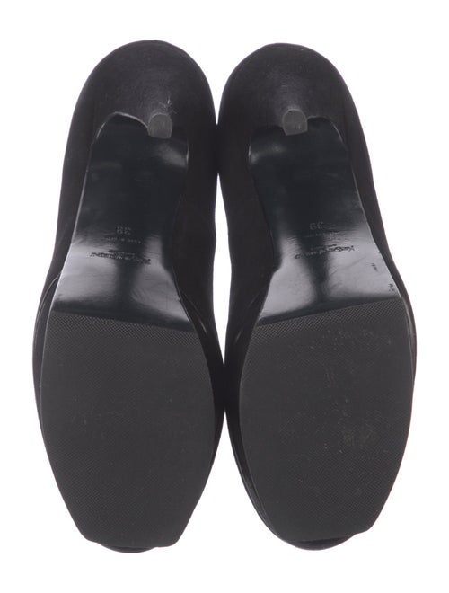 Yves Saint Laurent Velvet Pumps
